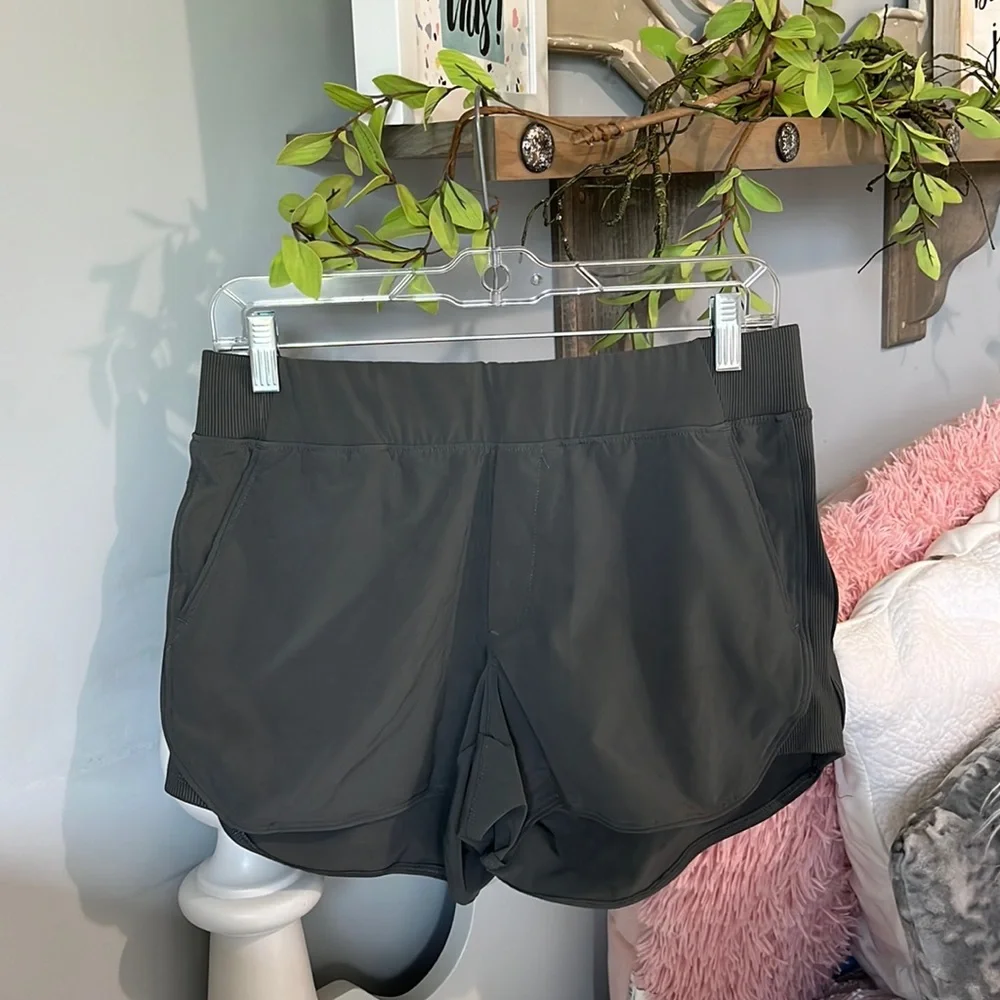 Athletic Shorts Gray New Women Small 4 Way Stretch